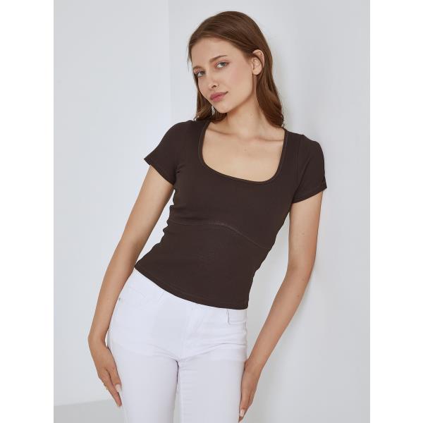 Ribbed top with decorative seams in brown, 2.99€ | Celestino
