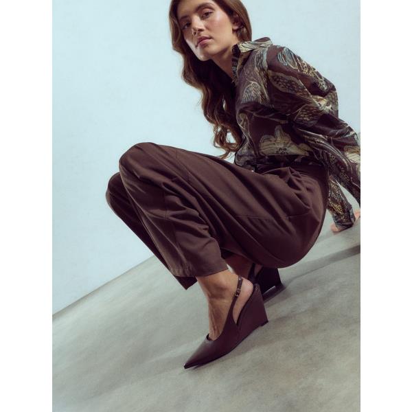 Slingback γόβες με ενιαίο πάτο σε καφέ, 29,99€ | Celestino