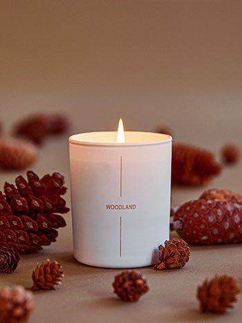 Anti-mosquito candle with SWEET WOOD scent 9cm in white