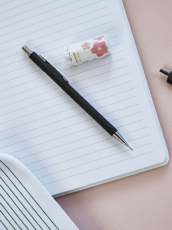 Μηχανικό μολύβι σε μαύρο