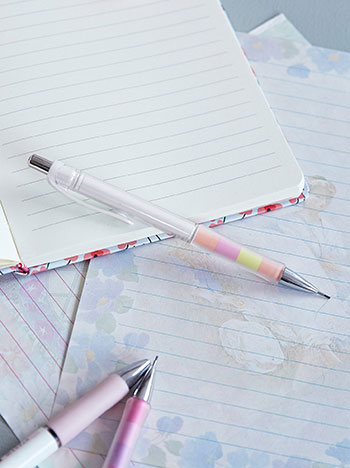 Μηχανικό μολύβι σε πορτοκαλί