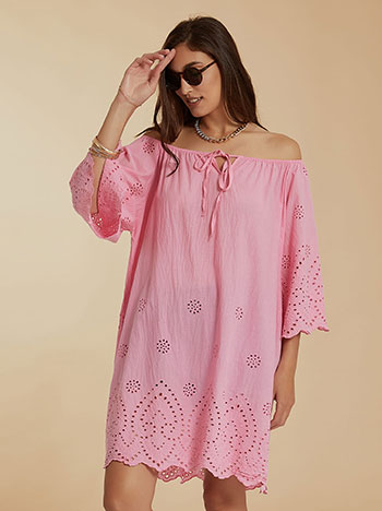 Kaftan with perforated details in pink