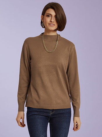 Sweater with textured details in brown