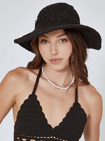 Kniited monochrome hat in black