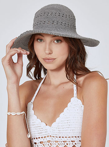 Kniited monochrome hat in grey