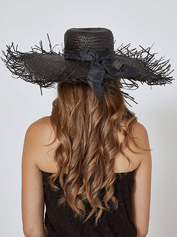 Handmade palm leaf hat in black