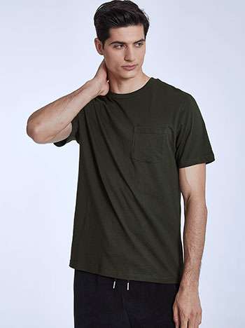 Μονόχρωμο ανδρικό t-shirt με τσέπη, στρογγυλή λαιμόκοψη, ύφασμα με ελαστικότητα, χακι
