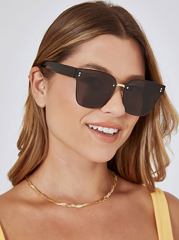 Square sunglasses in black