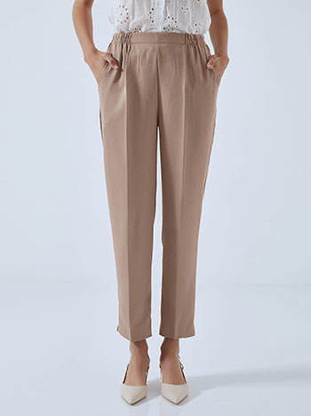 Trousers with pockets in dark beige
