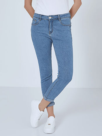 Jeans with rolled up hemline in blue