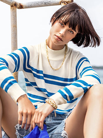 Top with stripes in blue off white