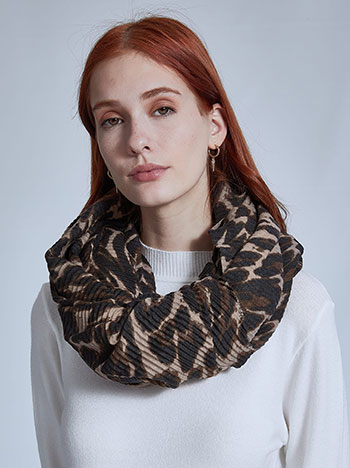 Leopard scarf in textured fabric in leopard 1