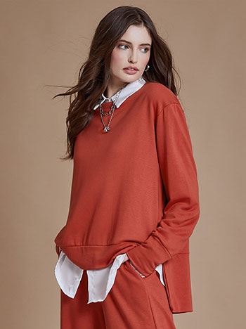 Asymmetric sweatshirt with side slits in red