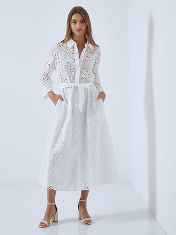 Κεντητό διάτρητο σεμιζιέ φόρεμα σε λευκό