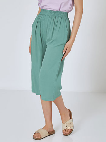 Monochrome culottes with pockets in green