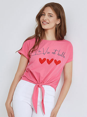 T-shirt με δέσιμο La vie est belle σε φούξια