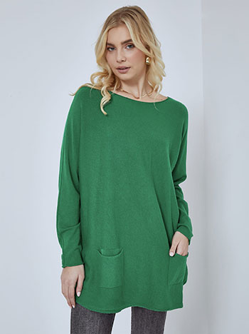 Sweater with pockets in green