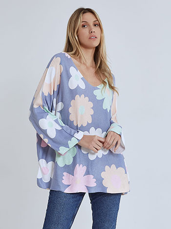 Top with flowers in rough blue