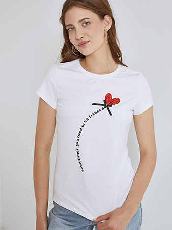 T-shirt με strass καρδιά και φιόγκο σε λευκό