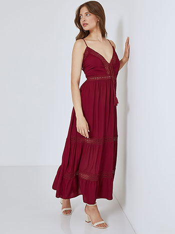 Dress with crochet details in wine red