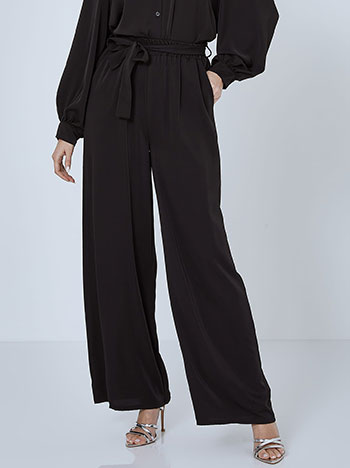 Μονόχρωμη παντελόνα με ζώνη σε μαύρο, 17,99€ | Celestino
