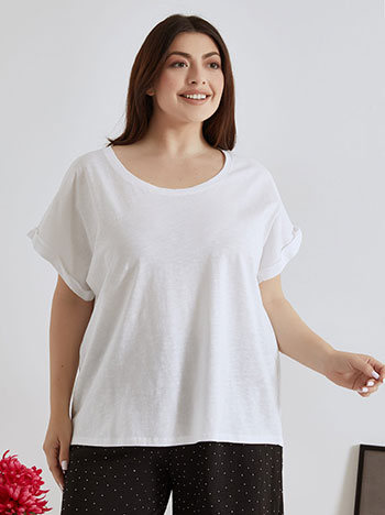 Cotton top with rolled up sleeves in white