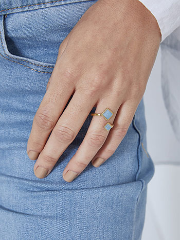 Ring with rhombus in blue
