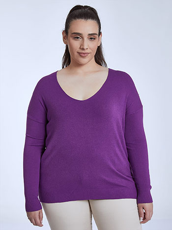 V neckline sweater in dark purple