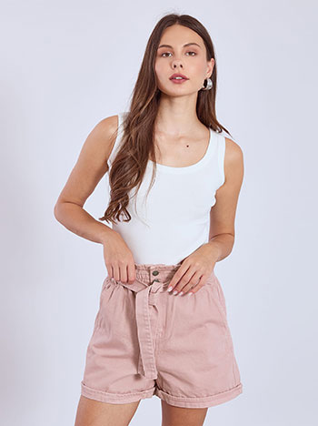 Jeans shorts with rolled up hemline in dusty pink