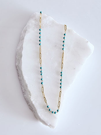 Necklace with beads in turquoise
