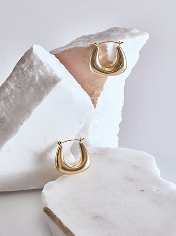 Earrings with squared-off bottom in gold