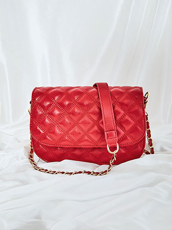 Bag quilted with two shoulder straps in red