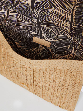 Clutch in dark beige - Pose3