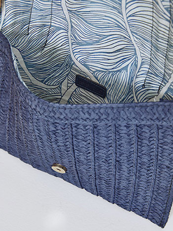 Clutch in dark blue - Pose3
