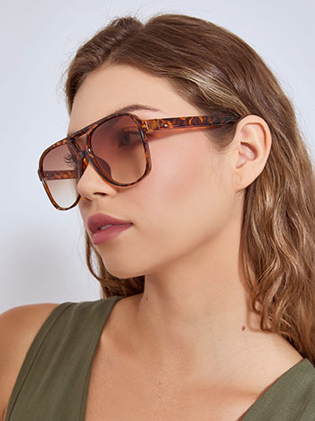 Sunglasses aviator style in brown