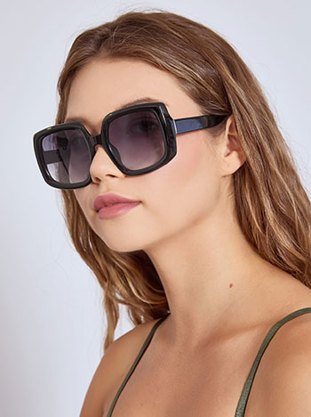 Sunglasses with metal details in black