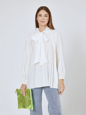 Bag metallic in light green - Pose4