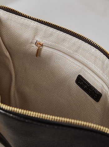 Bag metallic in black - Pose3