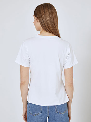 T-shirt με κέντημα σε λευκό - Pose1
