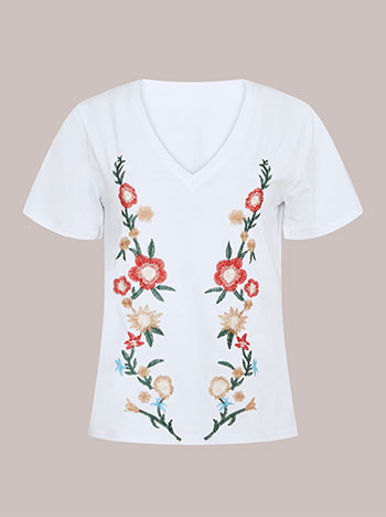 T-shirt με κέντημα σε λευκό - Pose2