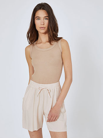 Shorts cotton with pockets in beige