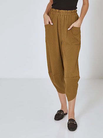 Trousers with front pockets in brown