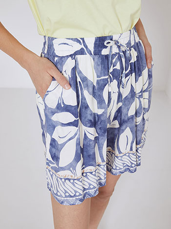 Shorts viscose printed in blue