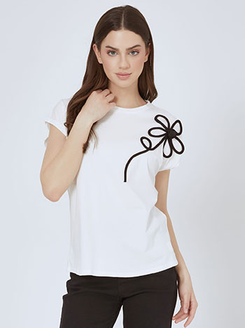 T-shirt with flower in white