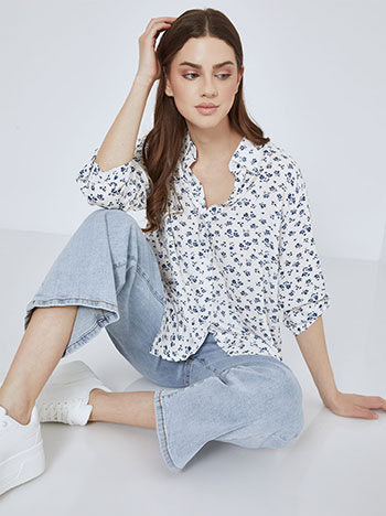 Shirt printed with rolled up sleeves in blue-white