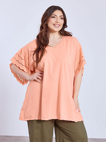 Top oversized with broderie details in peach