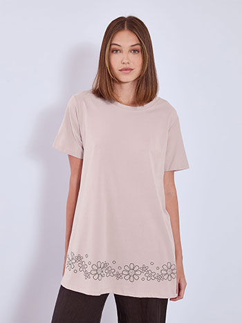 Top with flowers on the hemline in dusty pink