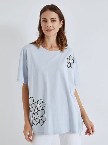 Top with strass flowers and pearls in baby blue