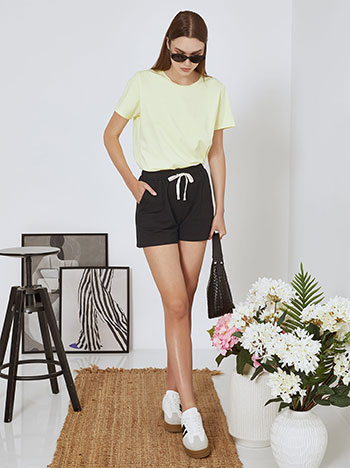 Shorts cotton in black - Pose2