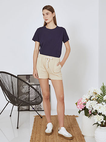 Shorts cotton in beige - Pose2